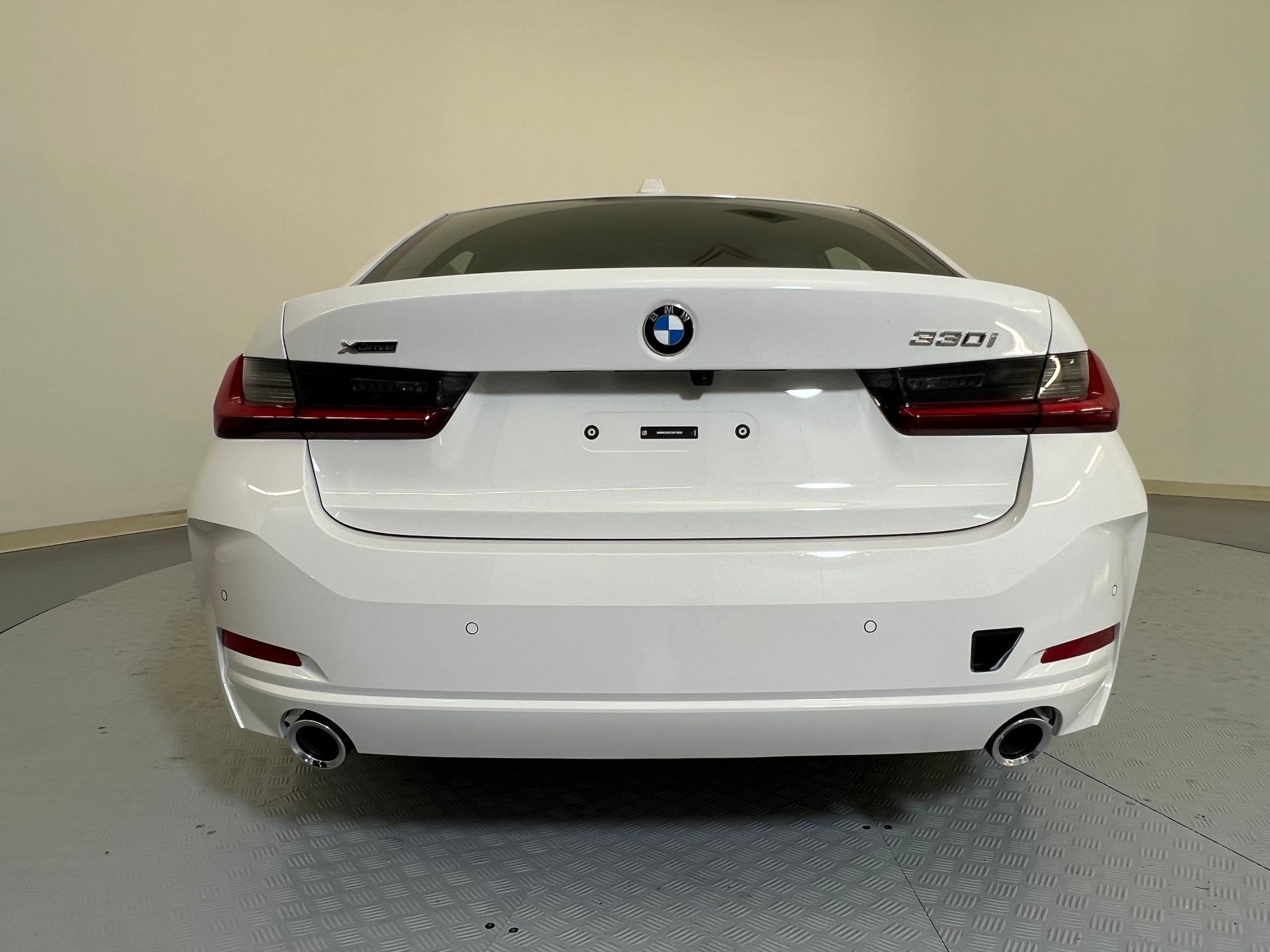 Used 2025 BMW 330i xDrive Sedan w/ Premium Package AWD/4WD image 9
