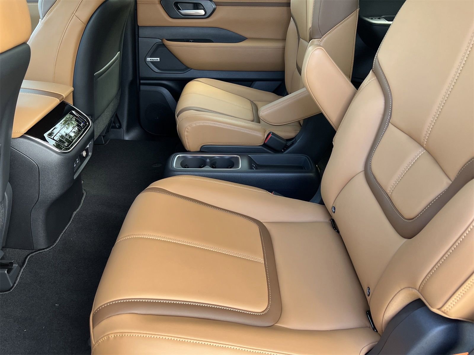 New 2025 Nissan Armada SL w/ Captain's Chari Seat Package image 21