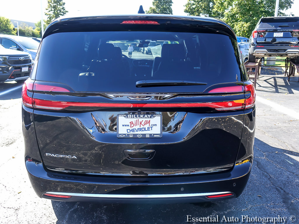 Used 2027 Chrysler Pacifica Select FWD image 7