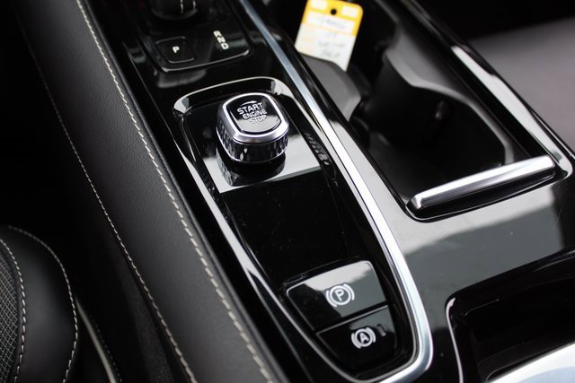 Certified 2022 Volvo S60 T8 R-Design image 27