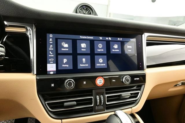 Certified 2025 Porsche Macan AWD/4WD image 10