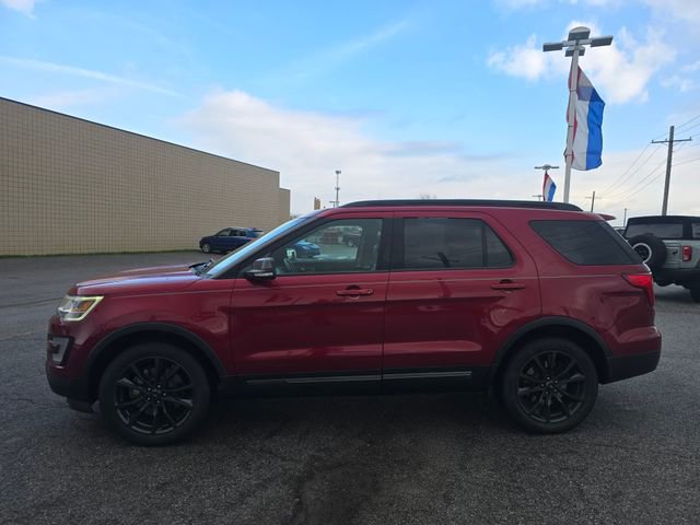 Used 2017 Ford Explorer XLT w/ Equipment Group 202A image 8