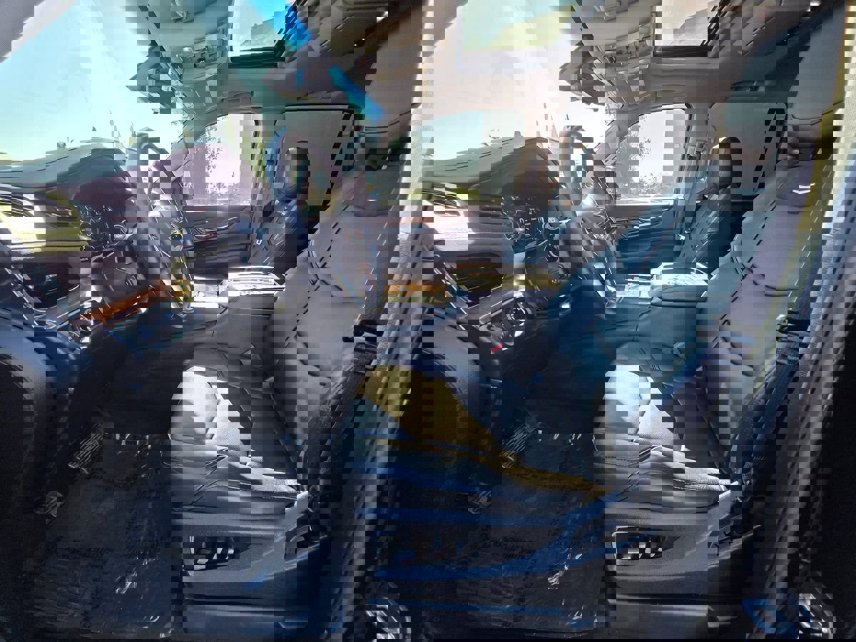 Used 2017 Cadillac Escalade Luxury image 18