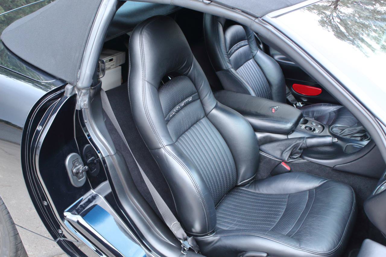 Used 2002 Chevrolet Corvette Convertible w/ Preferred Equipment Group2 RWD image 44