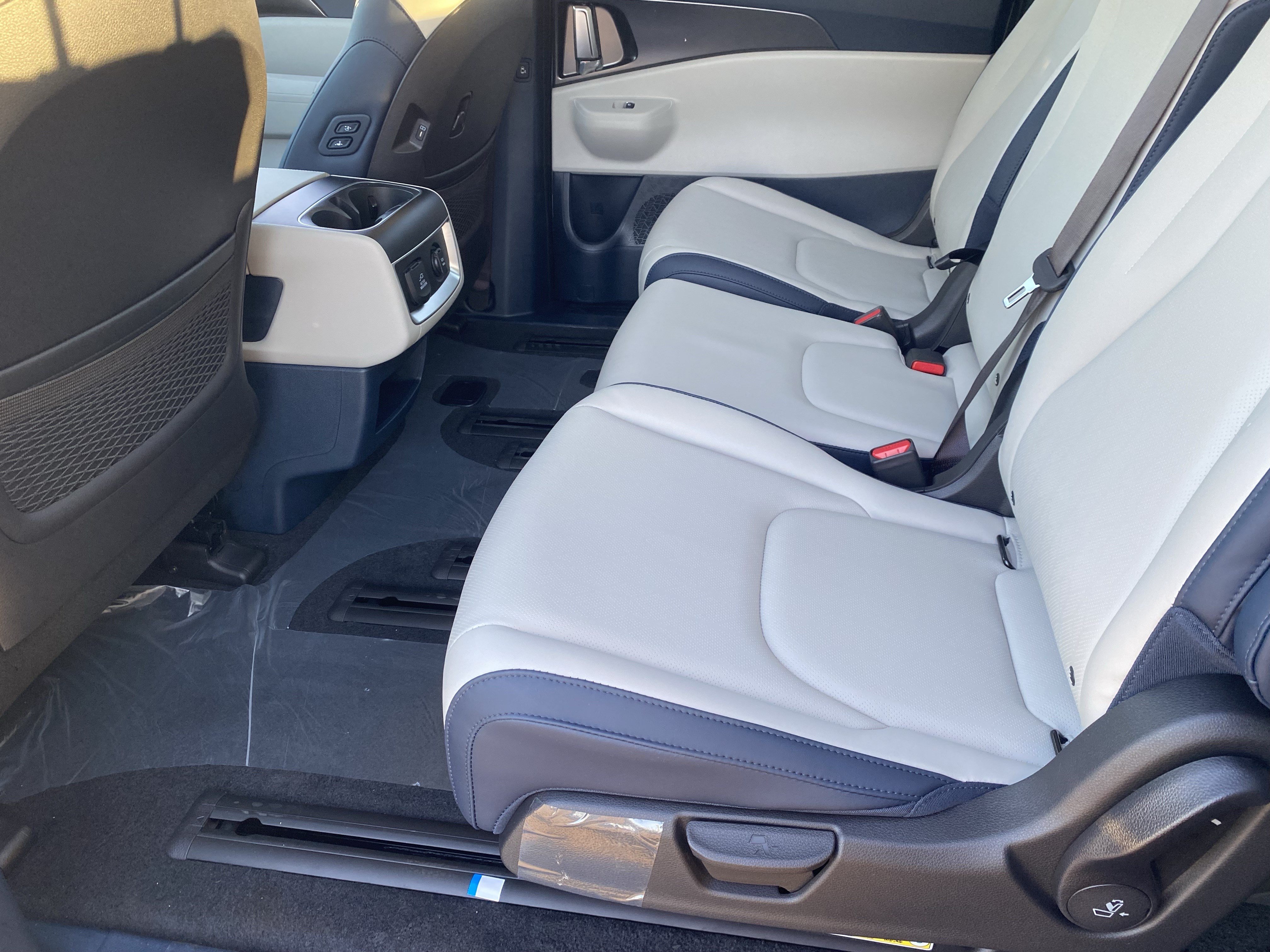 New 2026 Kia Carnival SX w/ SX Dark Edition Package FWD image 15