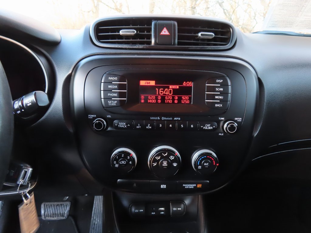 Used 2015 Kia Soul + image 13