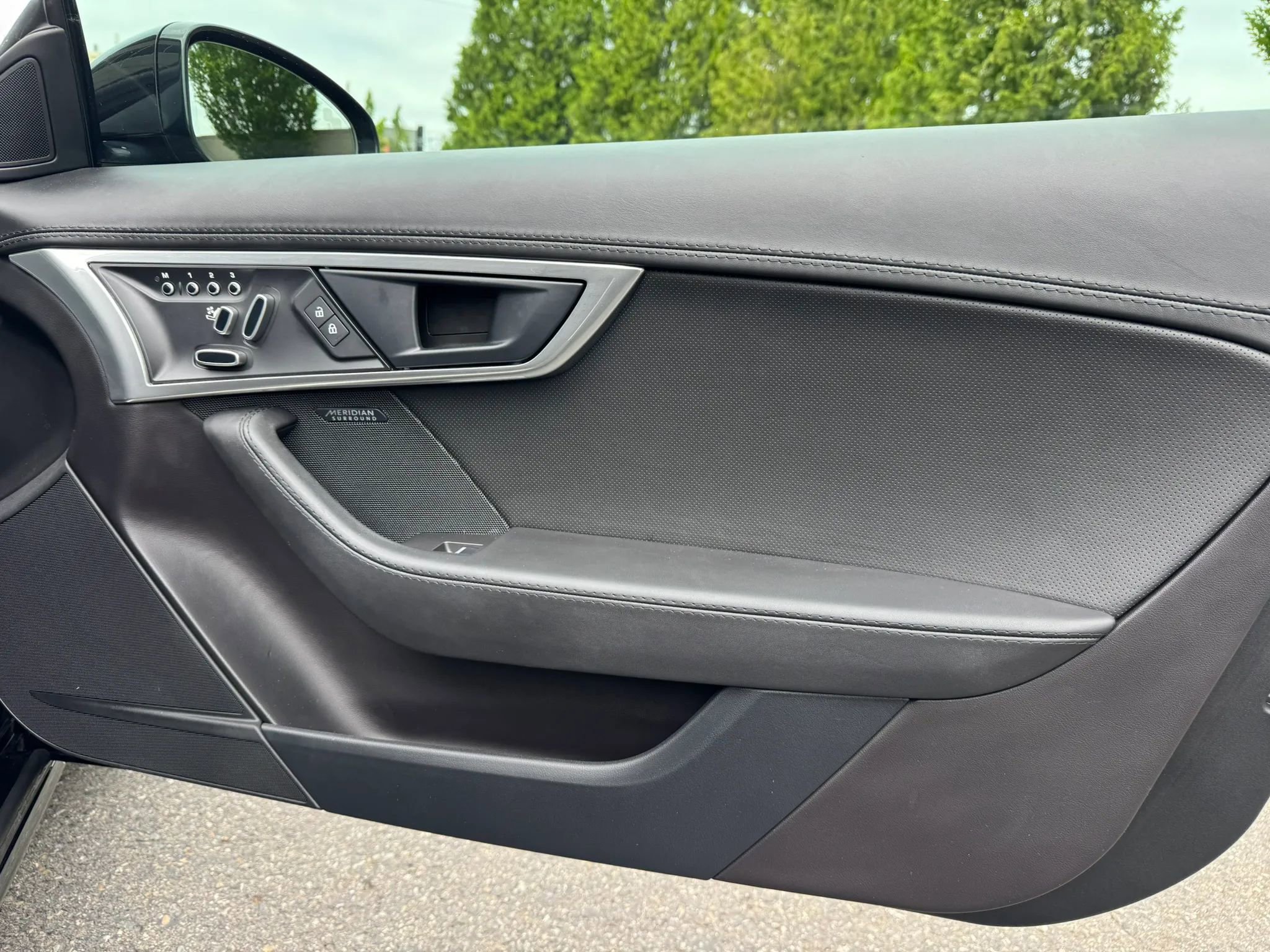Used 2023 Jaguar F-TYPE Coupe RWD image 45