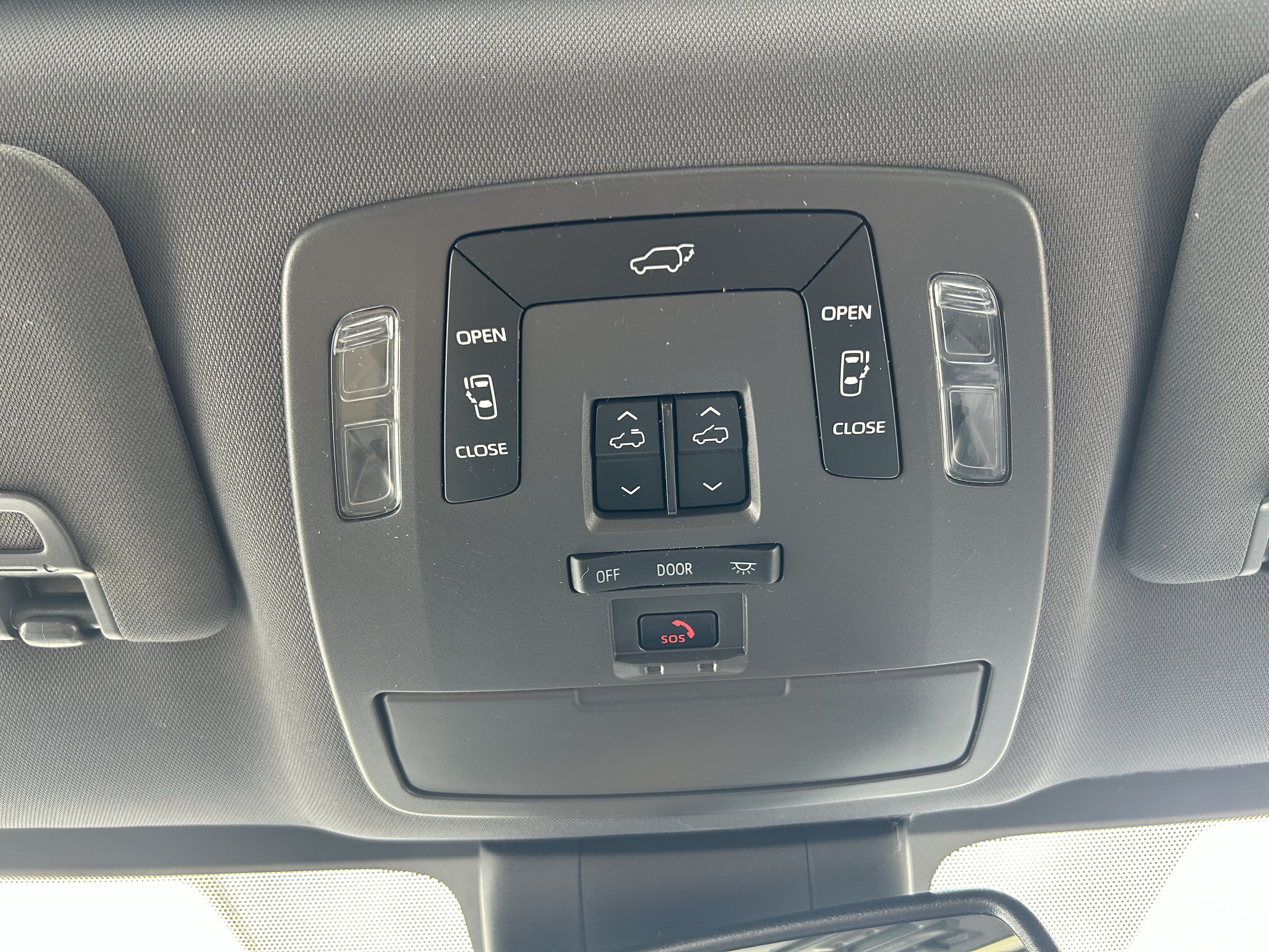 Used 2022 Toyota Sienna XSE w/ XSE Plus Package AWD/4WD image 38