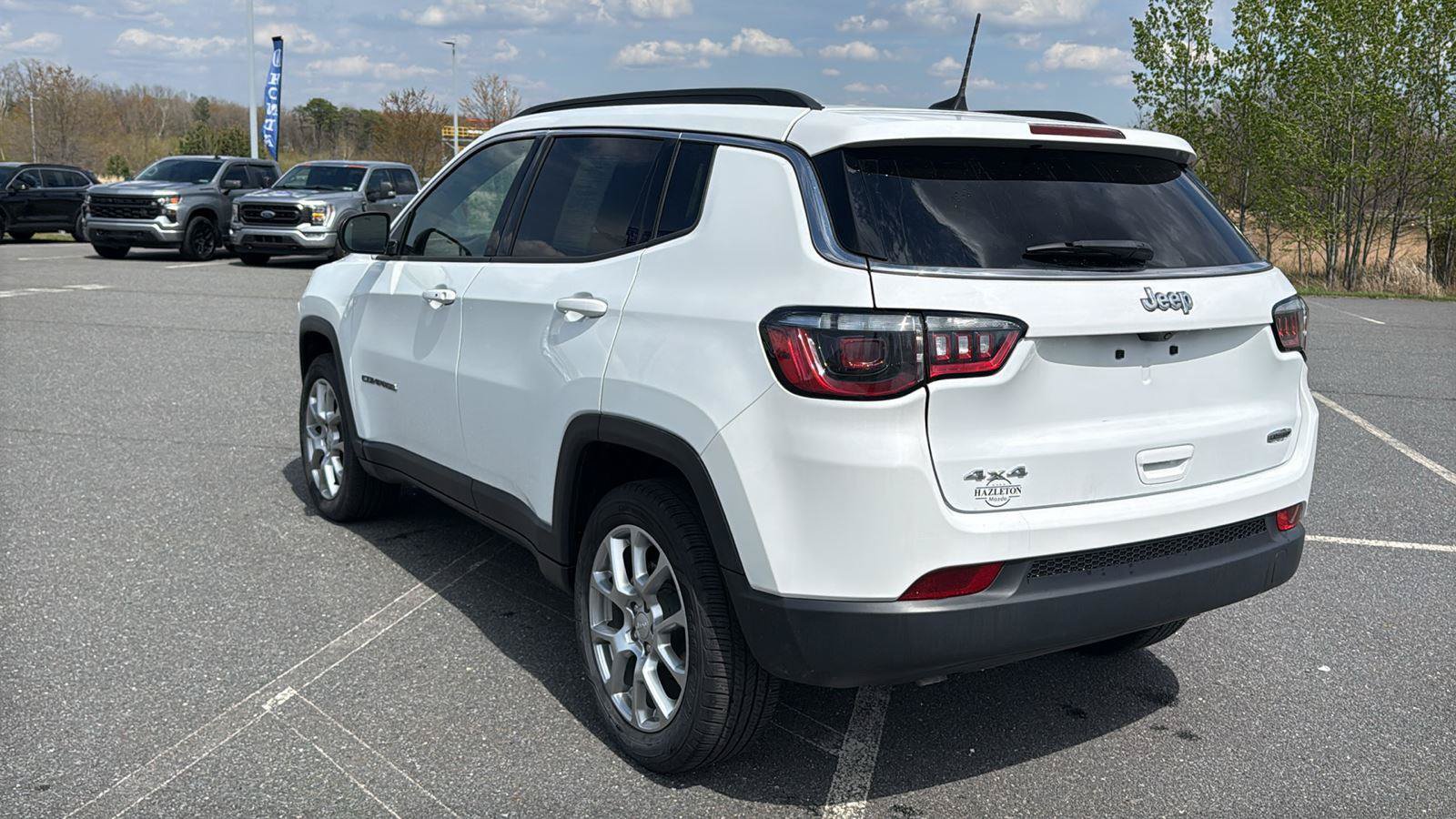 Used 2024 Jeep Compass Latitude AWD/4WD image 9