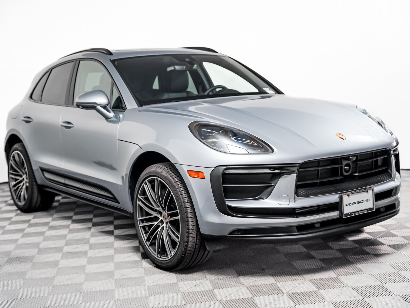 Certified 2026 Porsche Macan AWD/4WD image 8