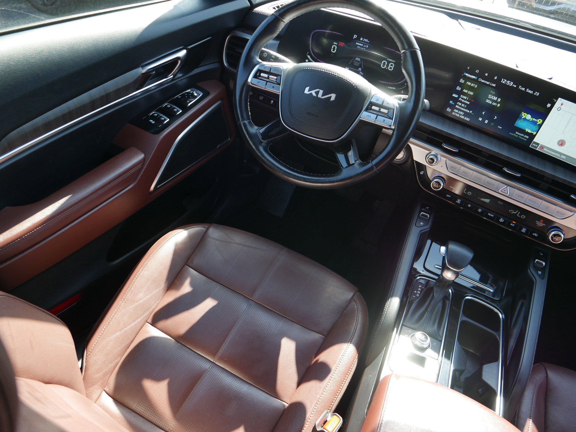 Used 2023 Kia Telluride EX w/ EX Captain's Chair Package image 9