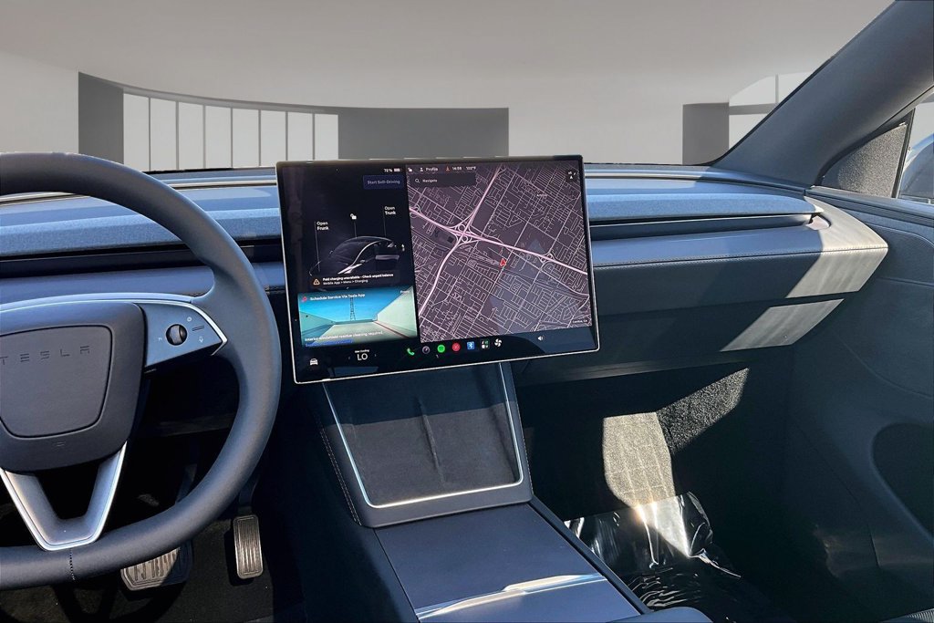 Used 2026 Tesla Model Y 2WD image 9