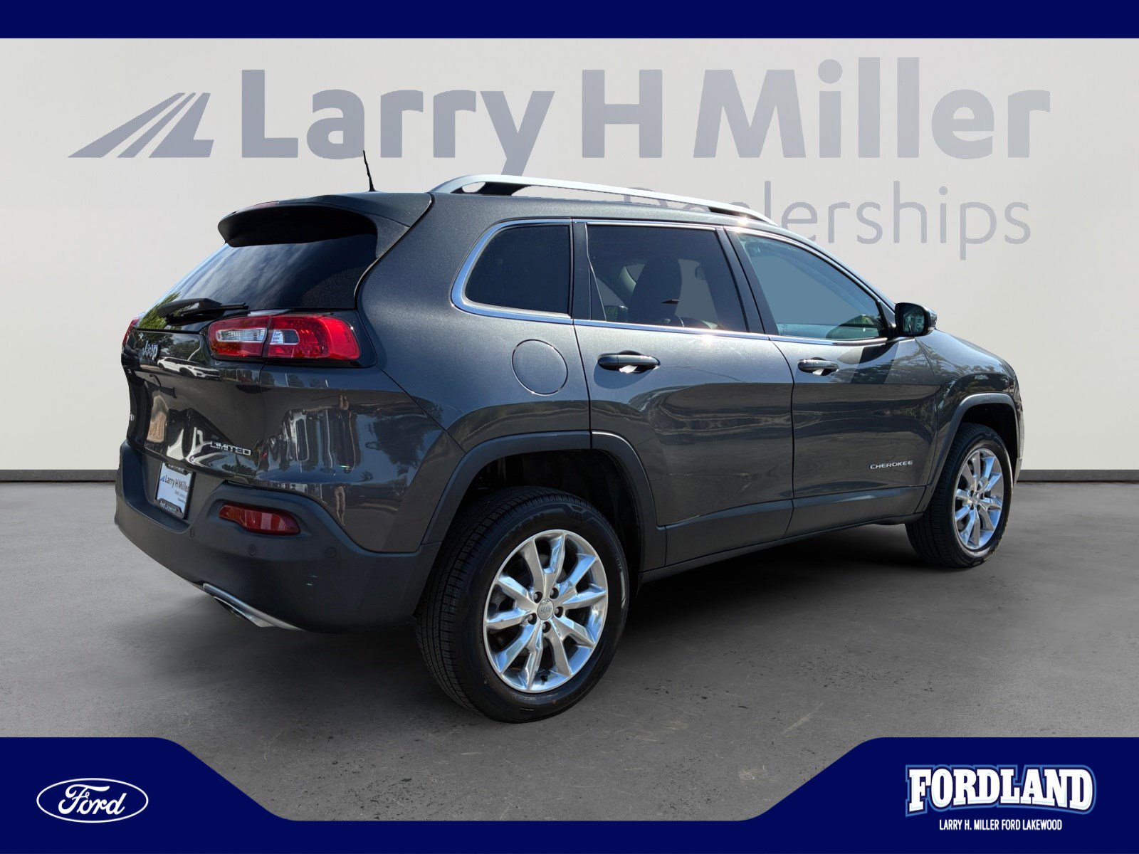 Used 2016 Jeep Cherokee Limited w/ Luxury Group AWD/4WD image 5