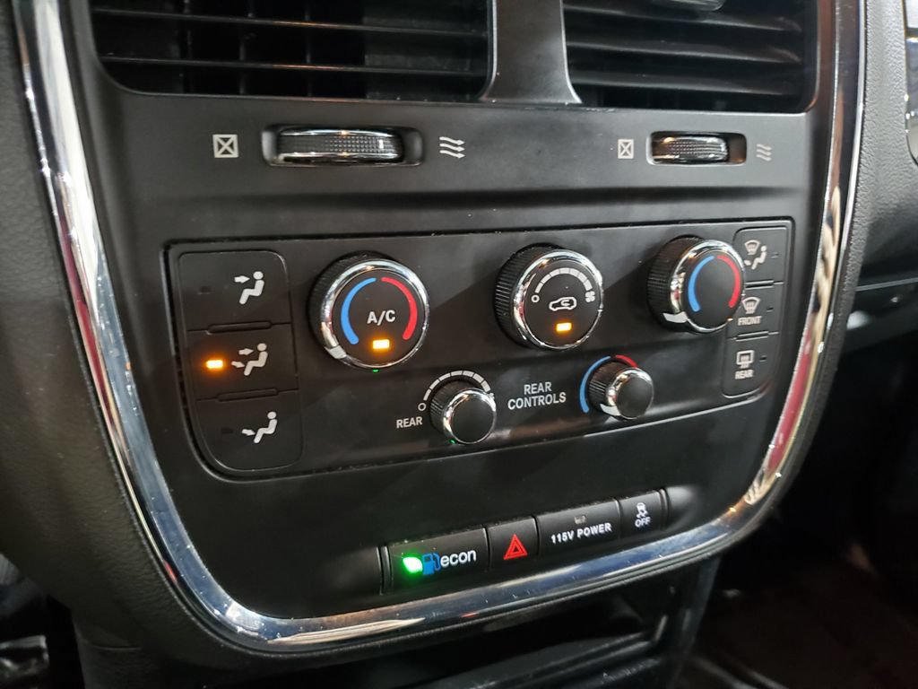 Used 2016 Dodge Grand Caravan SE FWD image 32