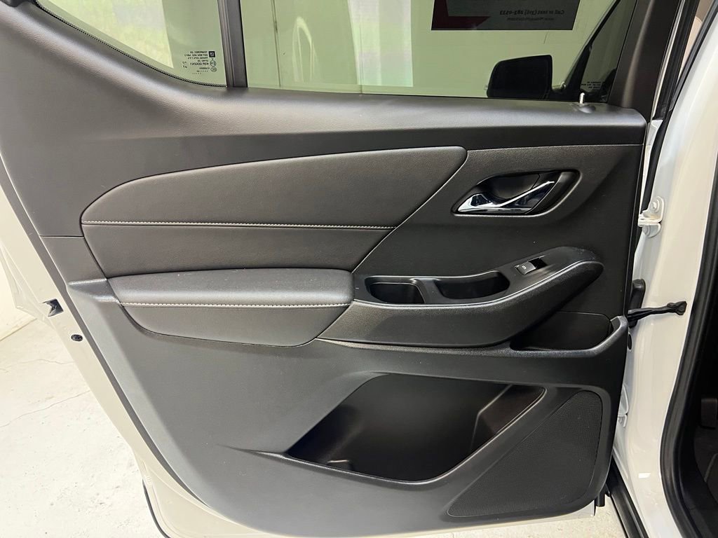 Used 2023 Chevrolet Traverse LT FWD image 25