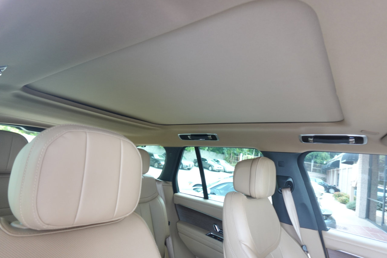 Used 2023 Land Rover Range Rover SE image 13