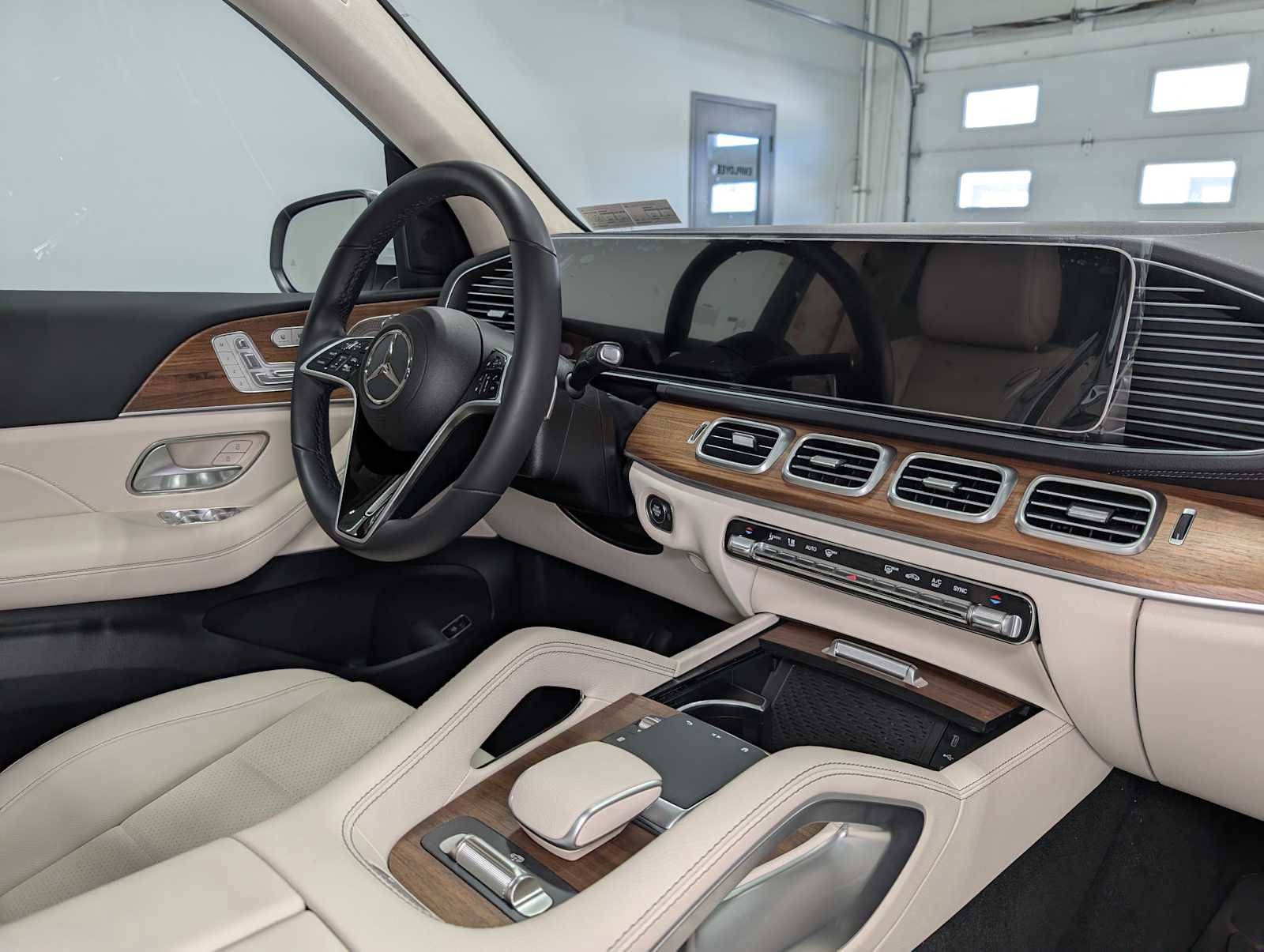 Certified 2026 Mercedes-Benz GLS 450 4MATIC image 41