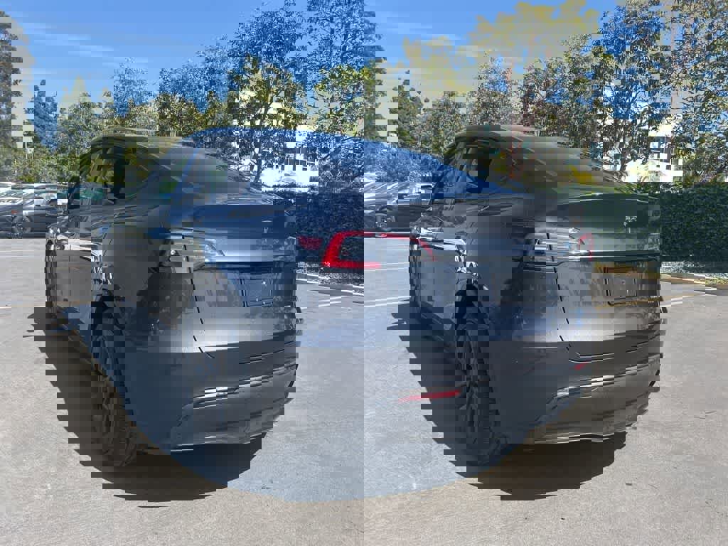 Used 2025 Tesla Model Y Long Range image 4