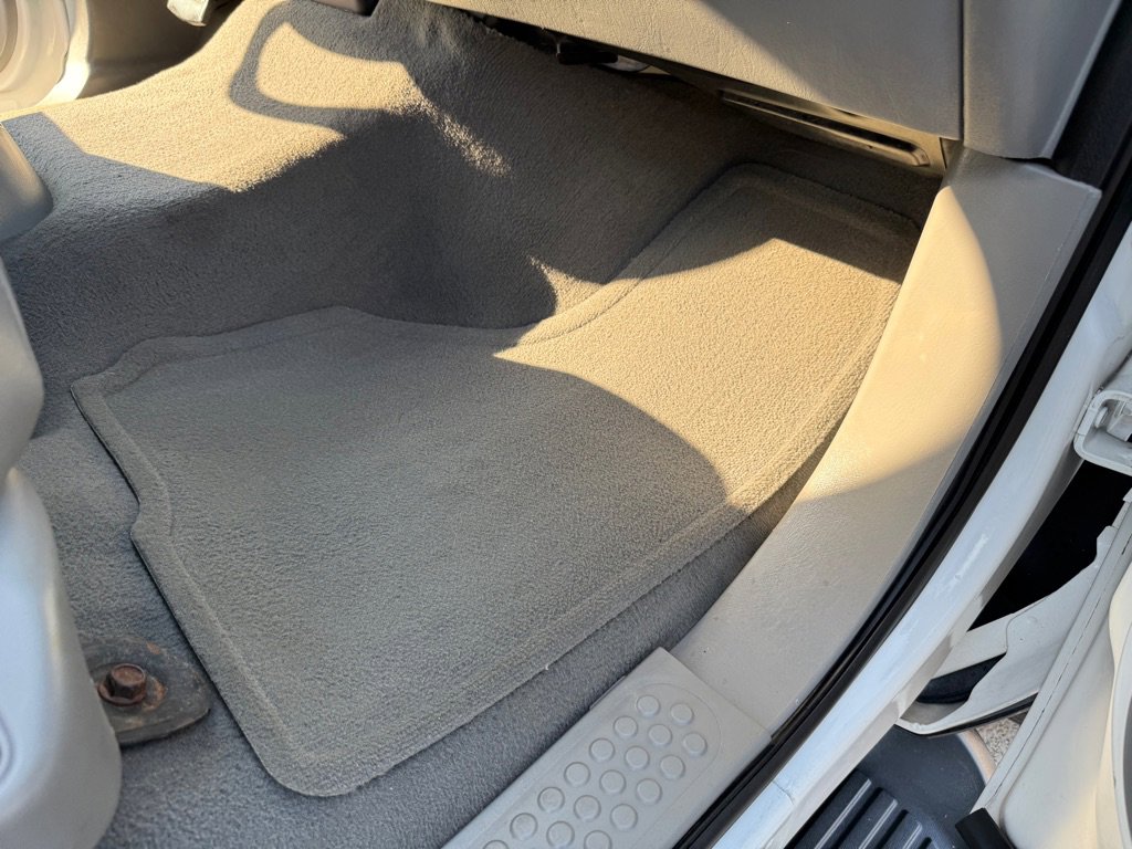 Used 2005 Ford Excursion XLT image 25