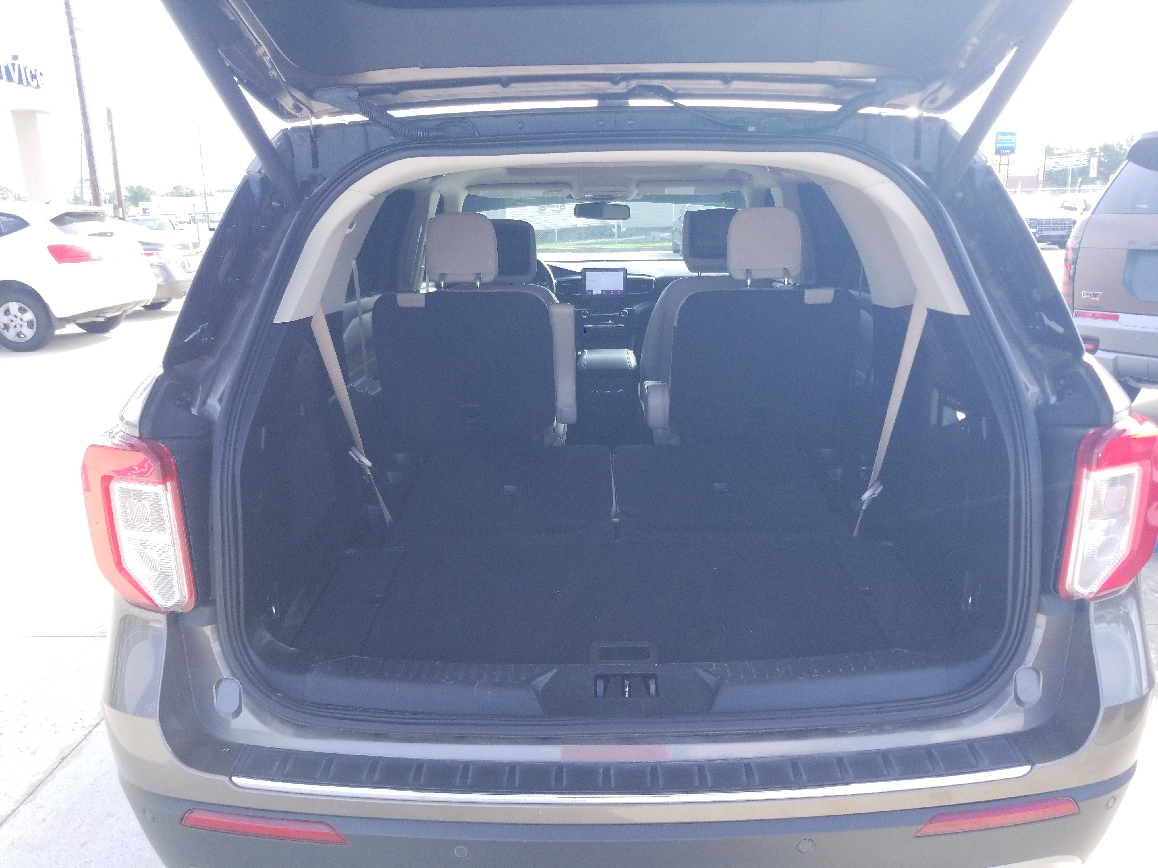 Used 2021 Ford Explorer Limited w/ Equipment Group 301A image 13