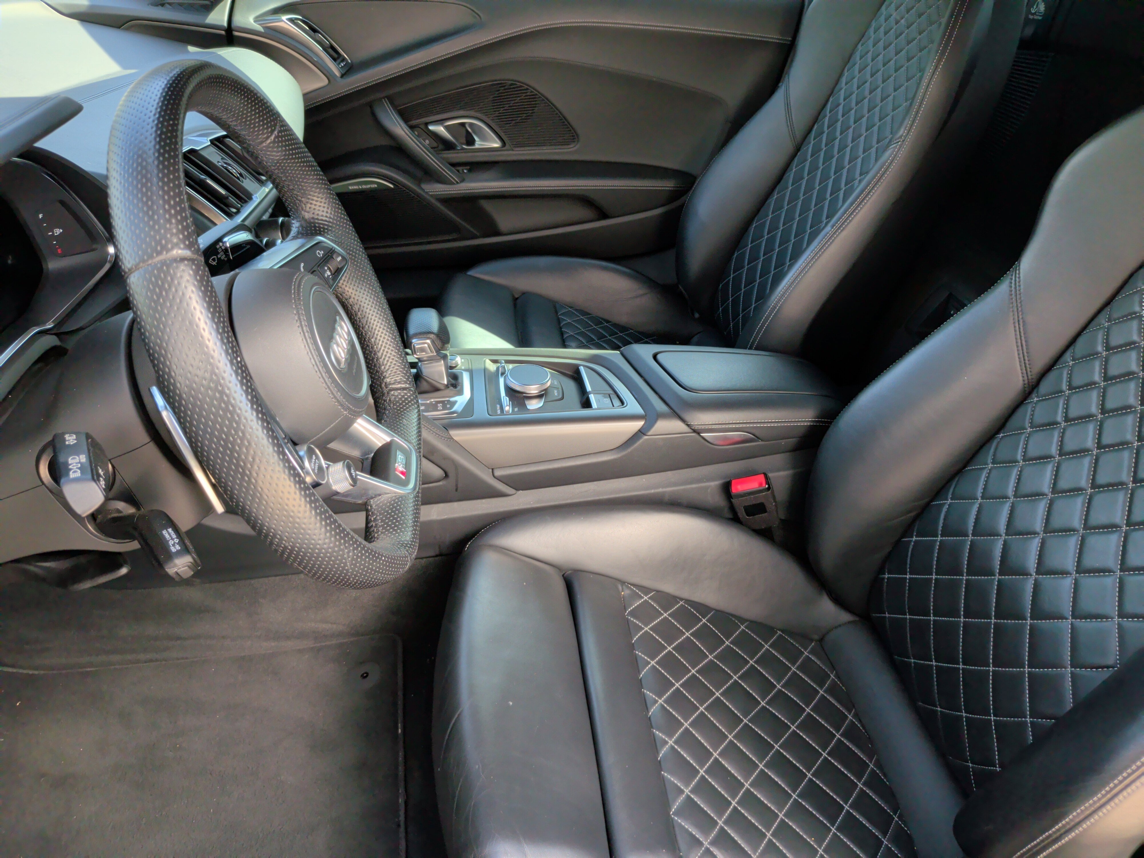 Used 2022 Audi R8 V10 w/ Premium Package image 25