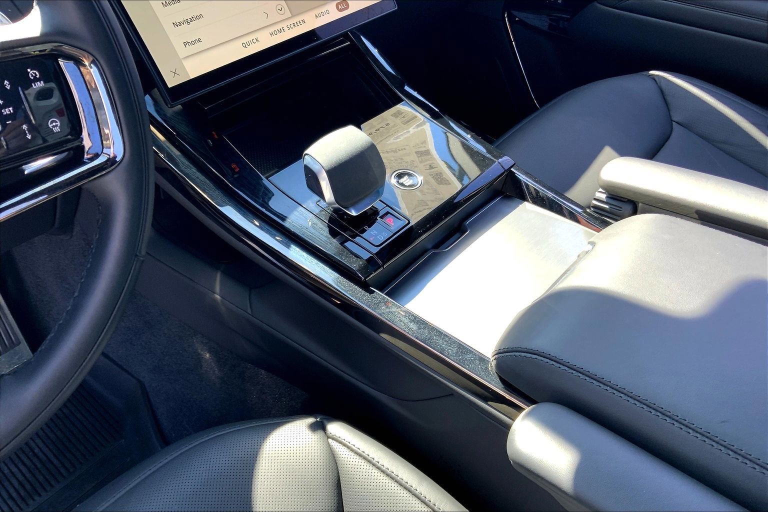 Used 2024 Land Rover Range Rover Sport Dynamic SE image 16