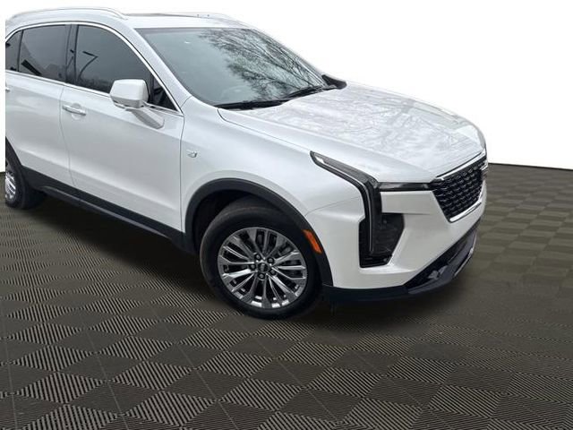 Used 2024 Cadillac XT4 Premium Luxury w/ Technology Package image 2