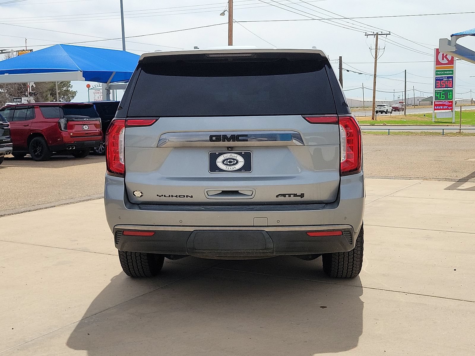 Used 2024 GMC Yukon AT4 w/ Technology Package AWD/4WD image 5