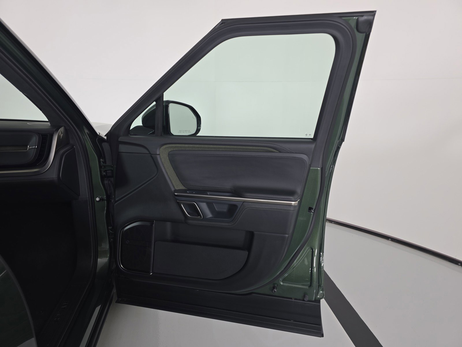 Used 2024 Rivian R1S Adventure image 18