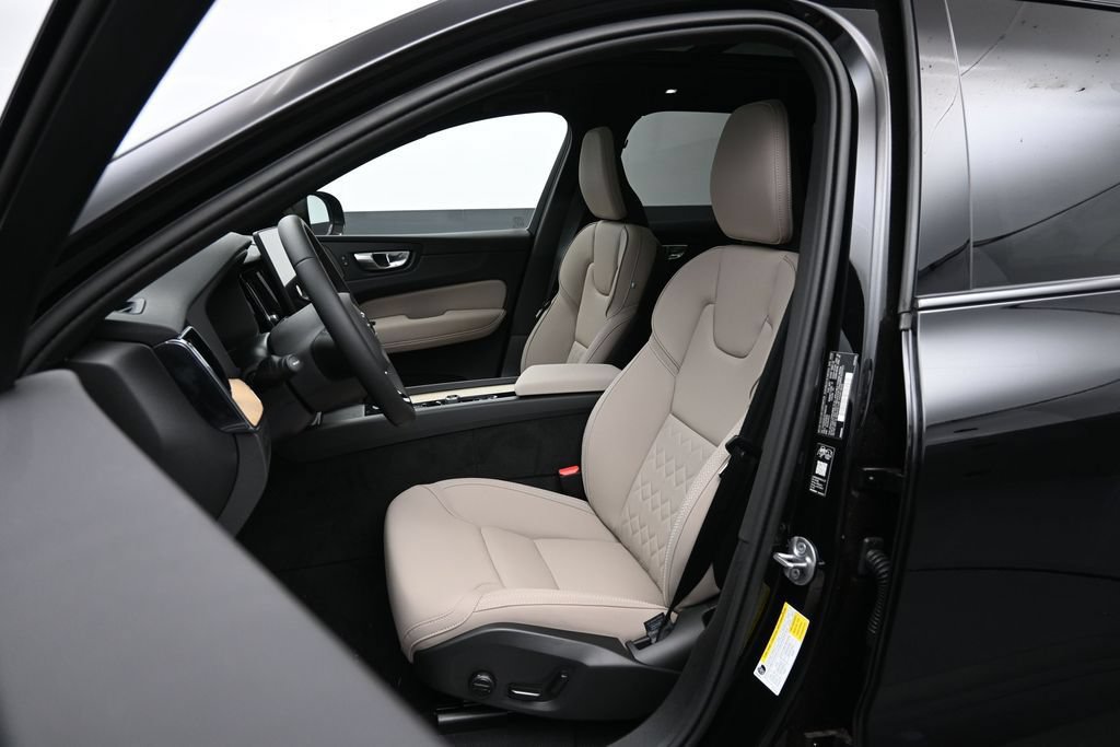 New 2026 Volvo XC60 T8 Plus w/ Protection Package Premier AWD/4WD image 18