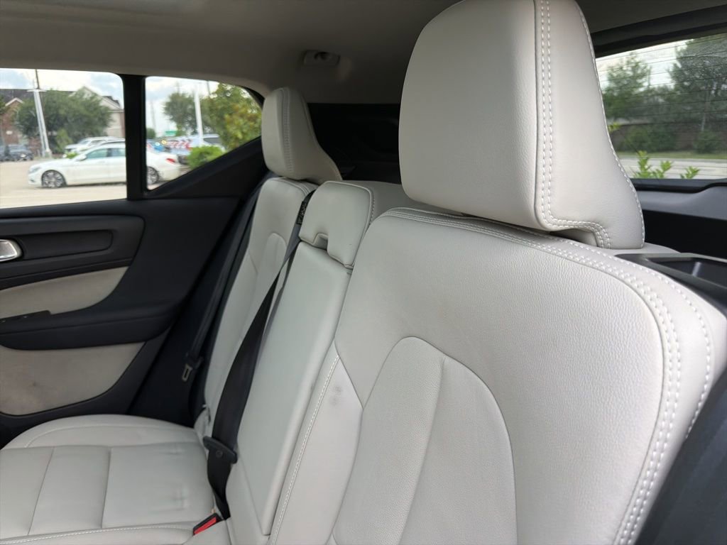 Used 2025 Volvo XC40 B5 Plus w/ Protection Package Premier AWD/4WD image 13
