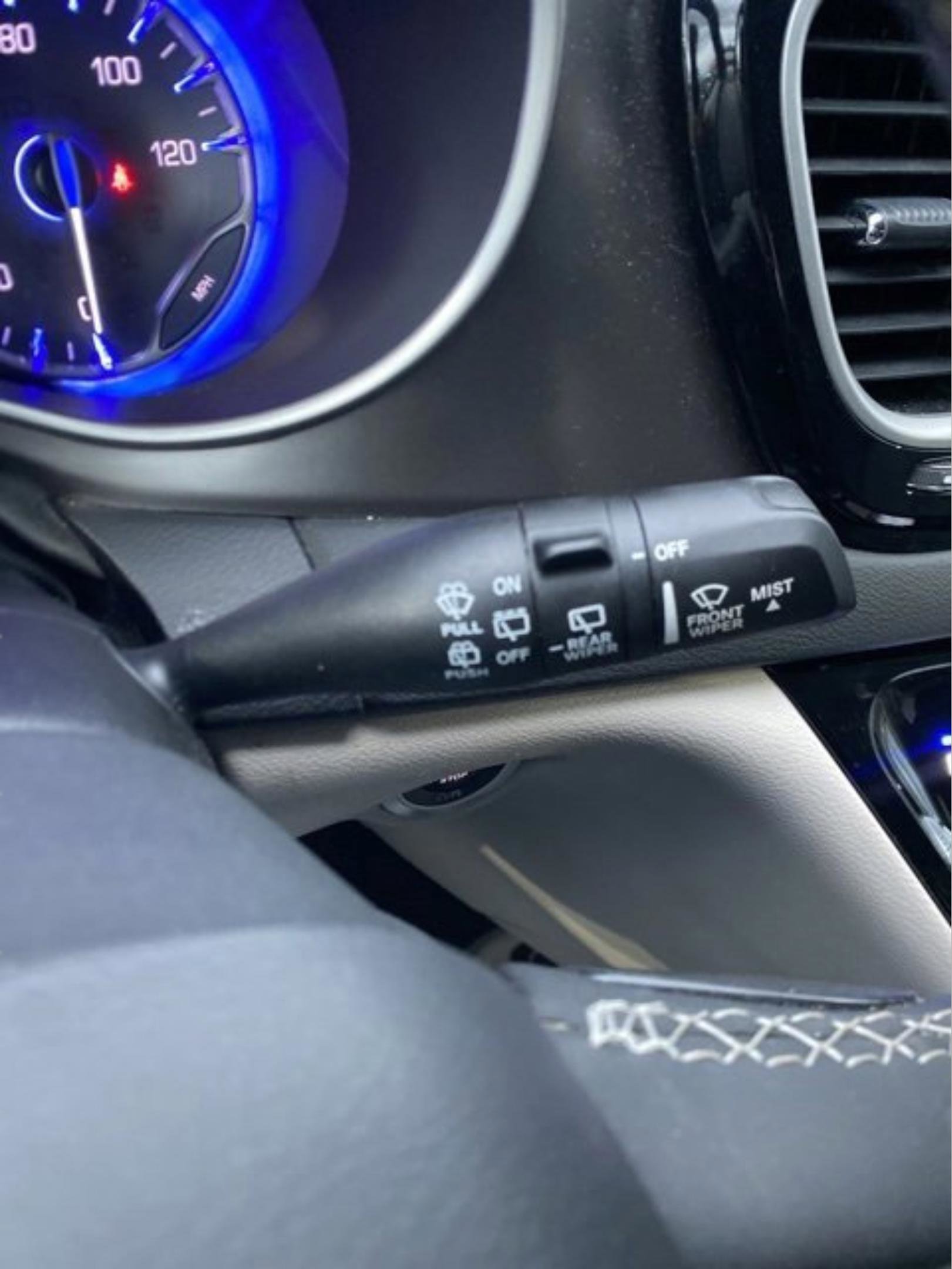 Used 2023 Chrysler Pacifica Touring-L image 19