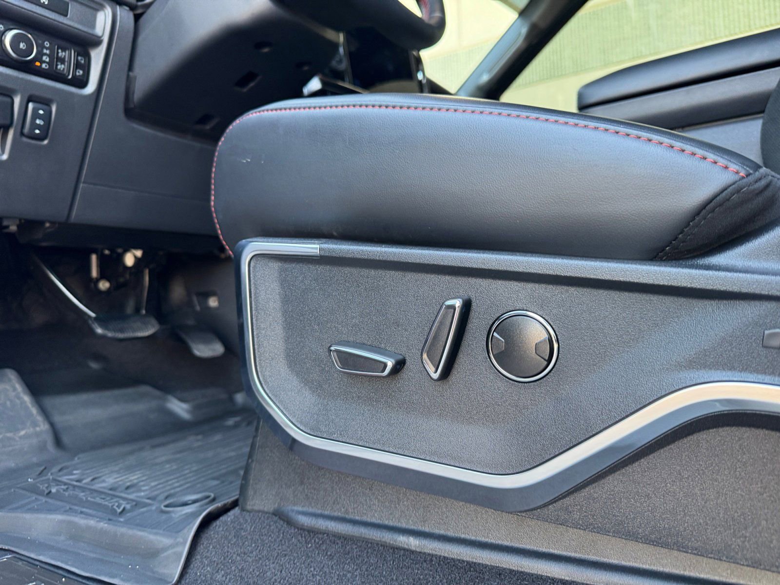 Certified 2025 Ford F150 Raptor image 20