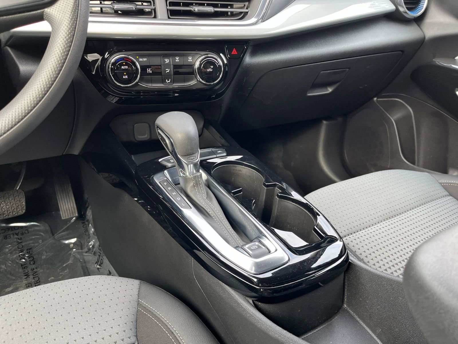 Used 2025 Chevrolet Trax LT FWD image 40