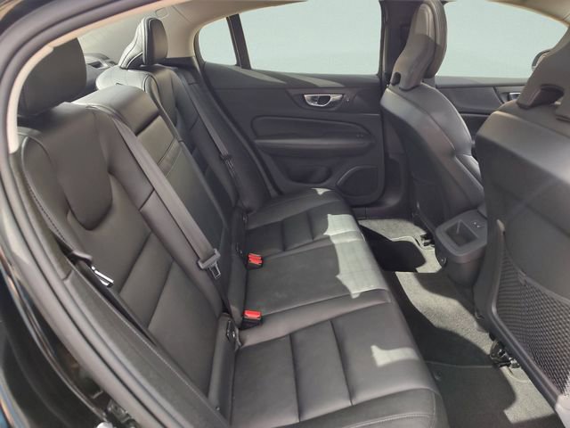 Used 2022 Volvo S60 B5 Momentum w/ Premium Package AWD/4WD image 29
