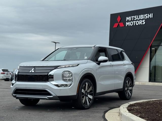 New 2025 Mitsubishi Outlander SE image 7