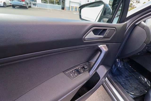 Used 2021 Volkswagen Tiguan S image 34