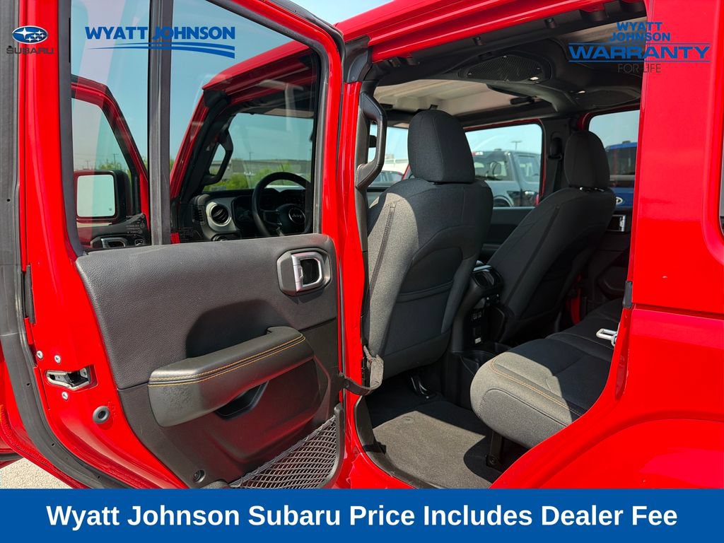 Used 2025 Jeep Wrangler Unlimited Sahara AWD/4WD image 31