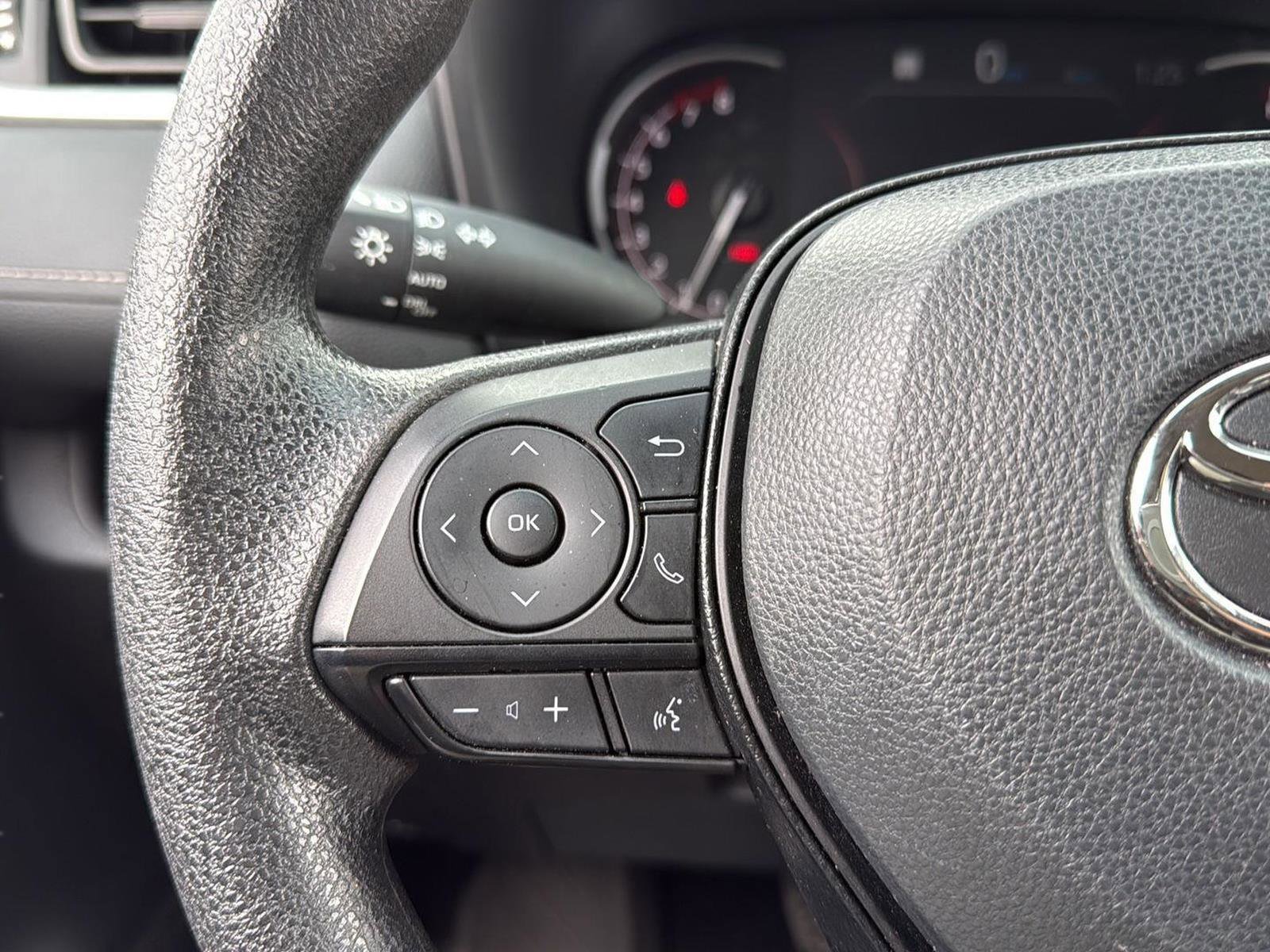 Used 2025 Toyota RAV4 XLE image 32