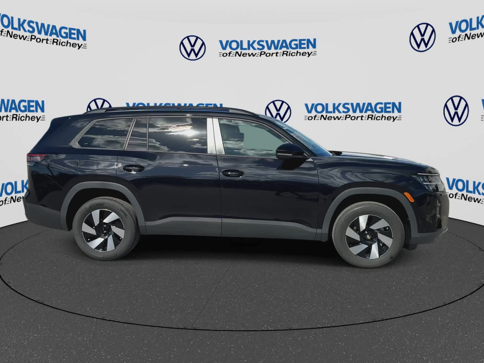 New 2027 Volkswagen Atlas SE FWD image 9