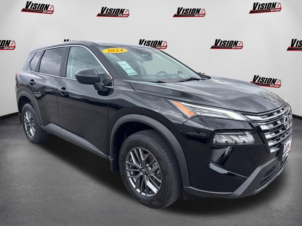Used 2024 Nissan Rogue S AWD/4WD image 3