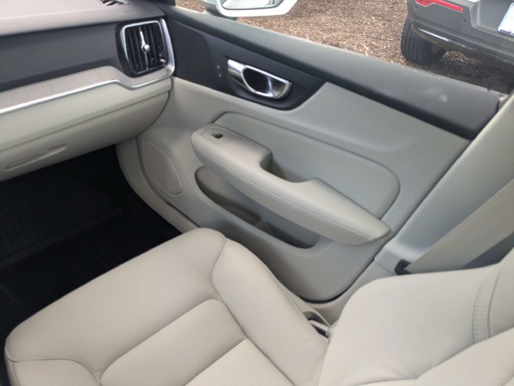Used 2026 Volvo V60 B5 Cross Country Plus w/ Protection Package Premier AWD/4WD image 20