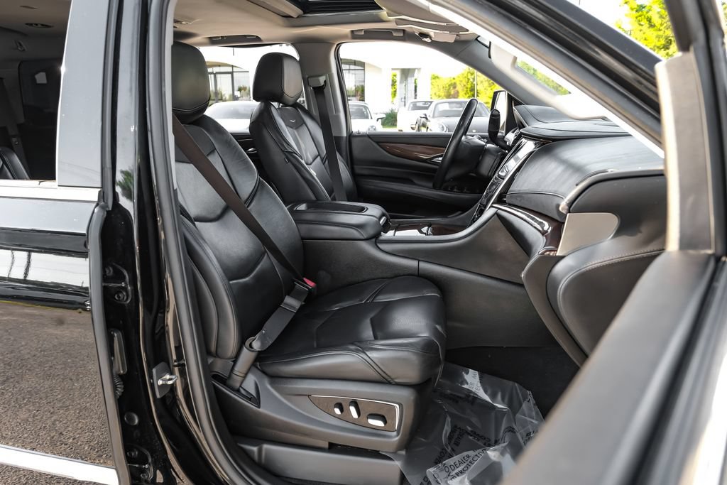 Used 2018 Cadillac Escalade Luxury RWD image 33