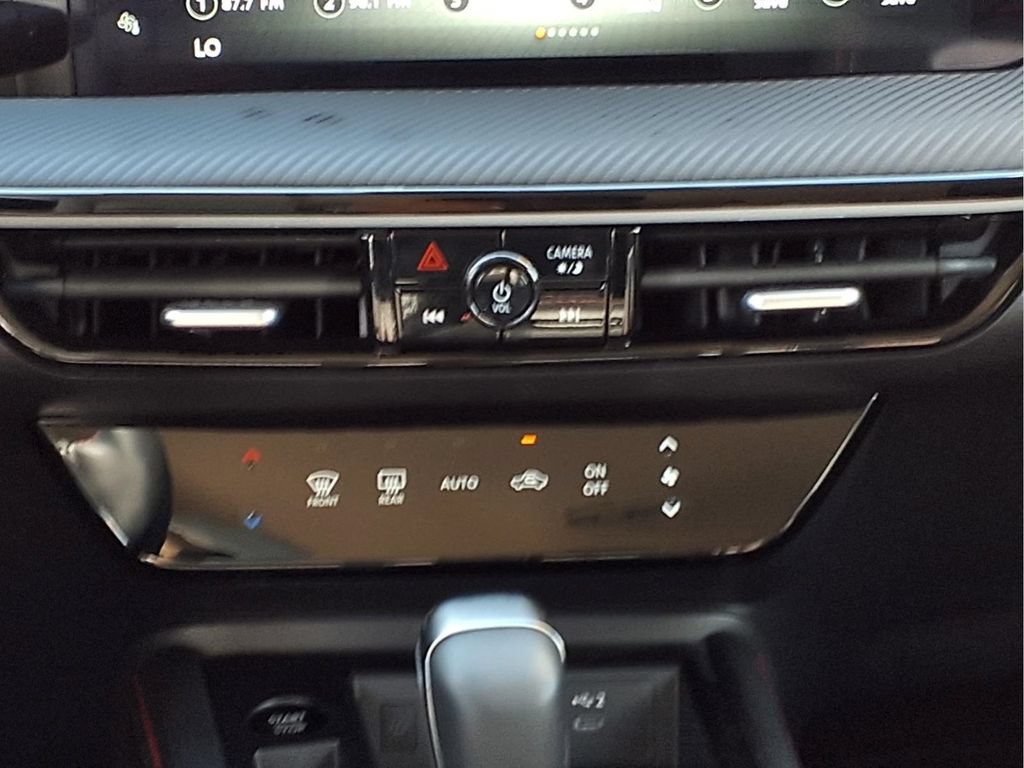 Used 2025 Nissan Kicks SR FWD image 15