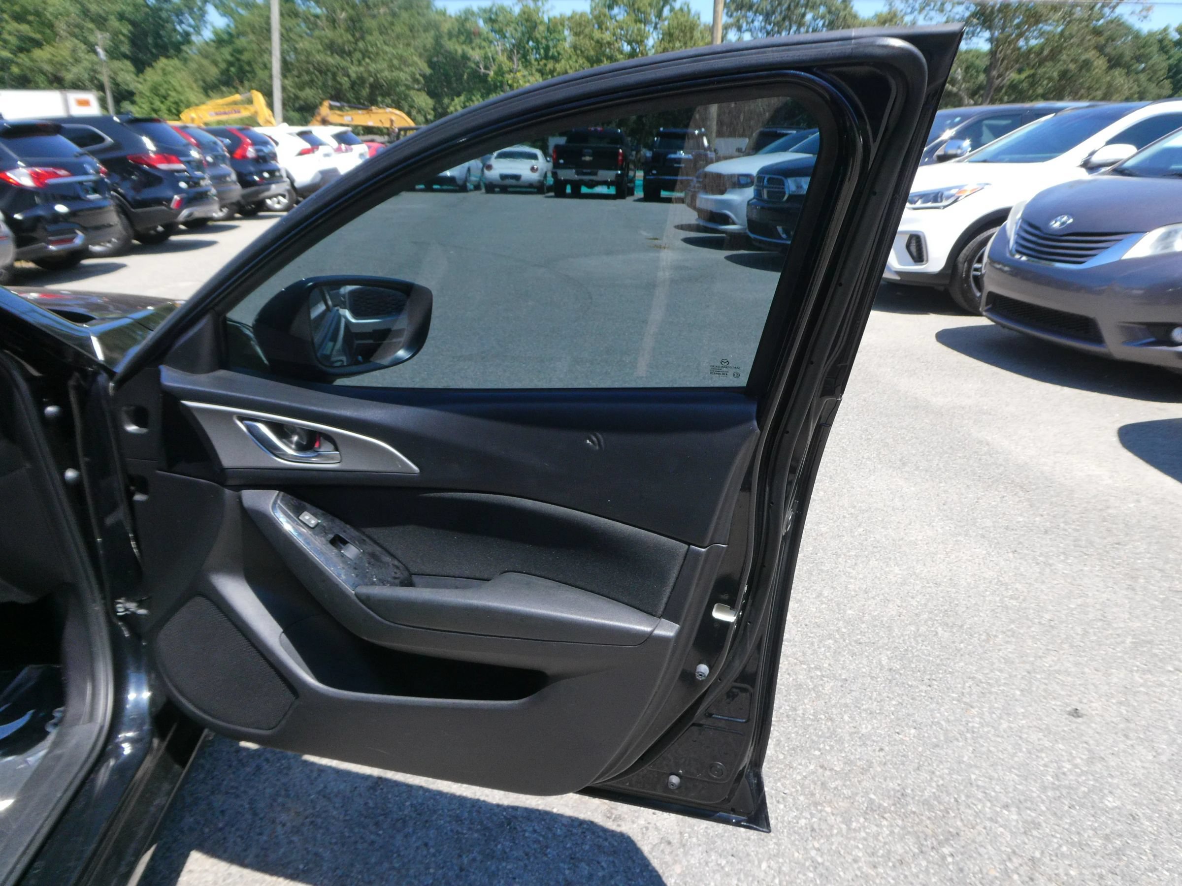 Used 2017 MAZDA MAZDA3 Sport FWD image 22
