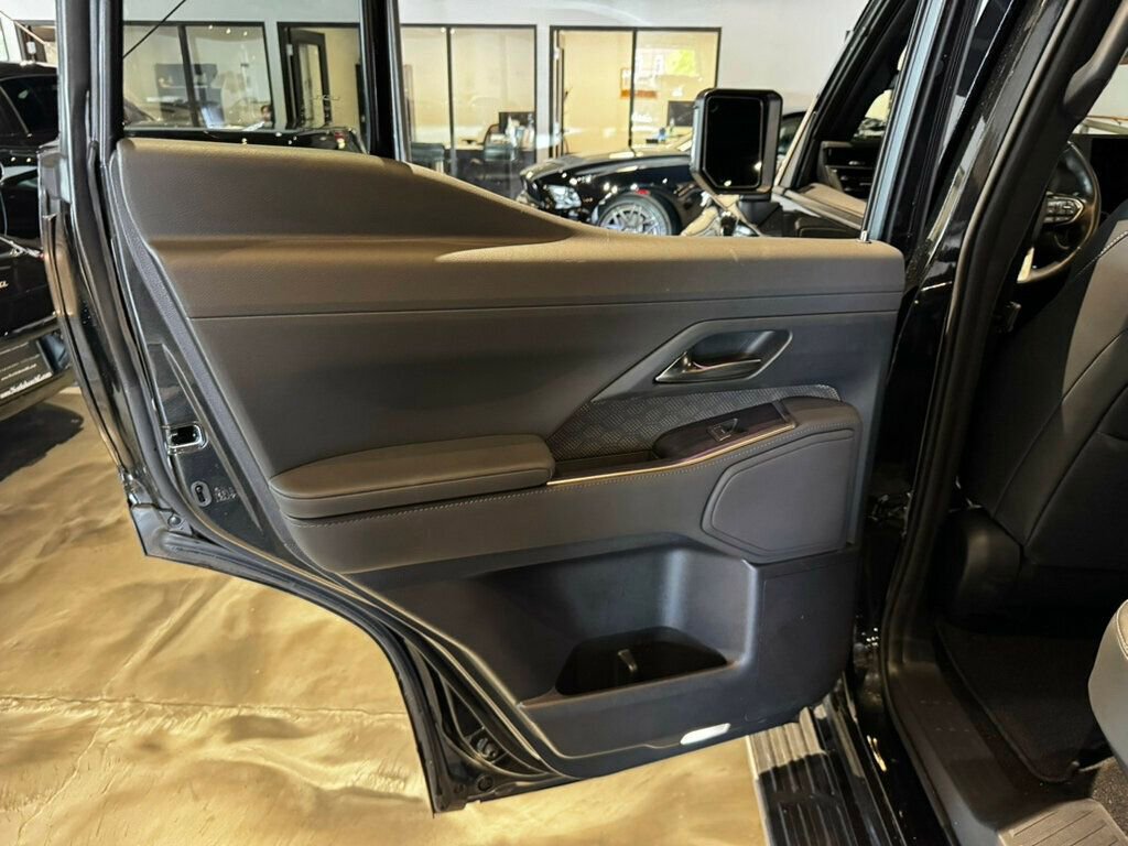Used 2024 Lexus GX 550 w/ Cold Area Package AWD/4WD image 17