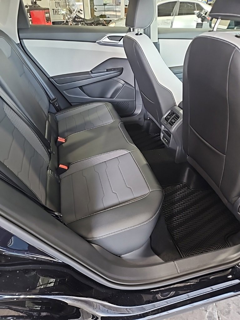 New 2026 Volkswagen Taos SE image 17