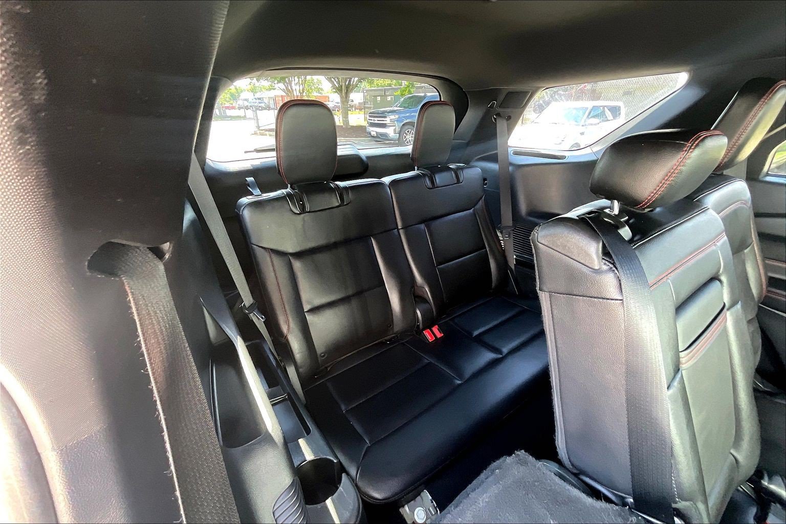 Used 2023 Ford Explorer ST-Line AWD/4WD image 32