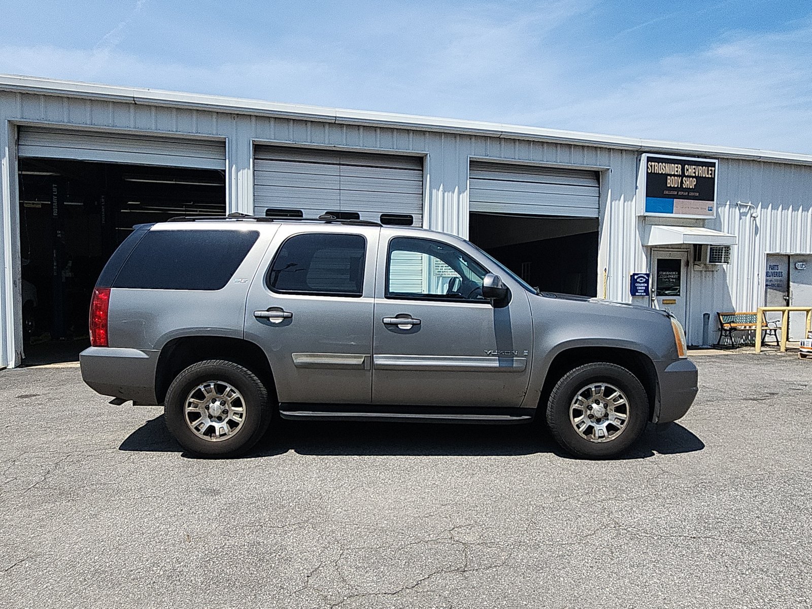 Used 2007 GMC Yukon SLT w/ SLT Preferred Equipment Group RWD image 6