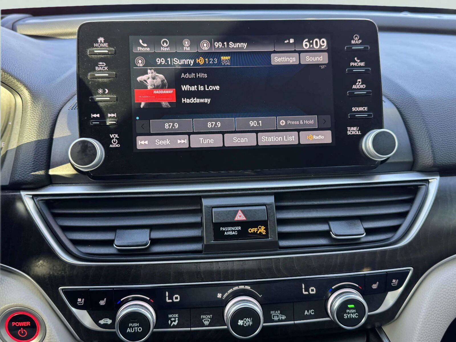 Used 2018 Honda Accord Touring image 16